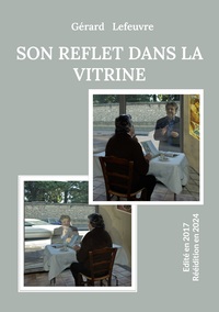 Picture of Son reflet dans la vitrine