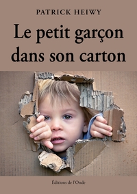 Image de Le petit garçon dans son carton