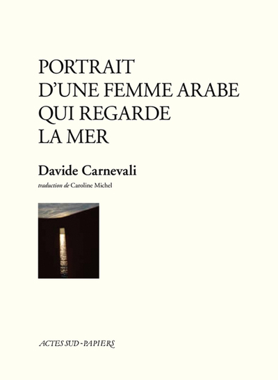 Image de Portrait d'une femme arabe qui regarde la mer