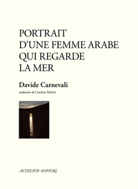Image de Portrait d'une femme arabe qui regarde la mer