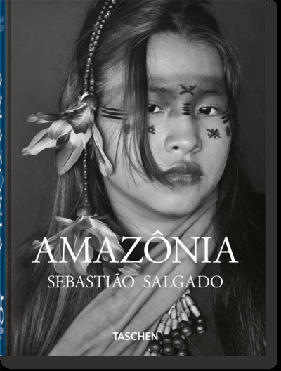 Image de Sebastião Salgado. Amazônia. 45th Ed.