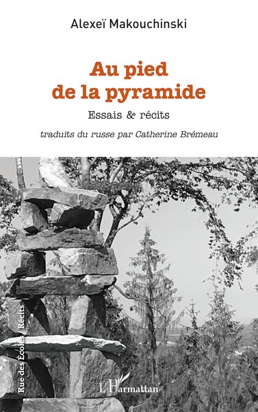 Image de Au pied de la pyramide