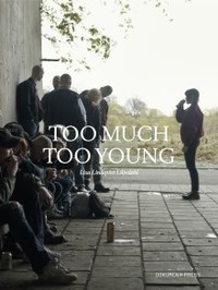 Image de TOO MUCH TOO YOUNG /ANGLAIS/SUEDOIS