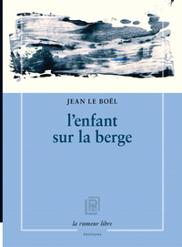 Image de l'enfant sur la berge