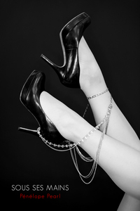 Picture of SOUS SES MAINS