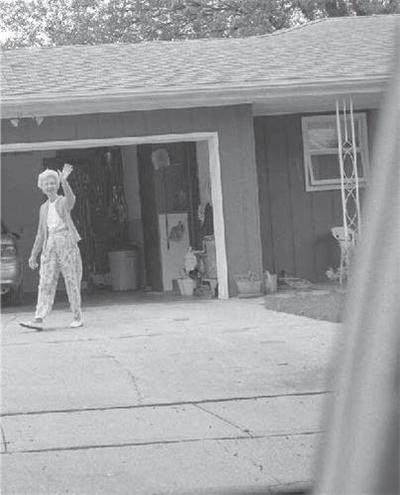 Image de Leaving and waving