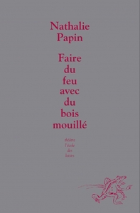 Image de faire du feu avec du bois mouille