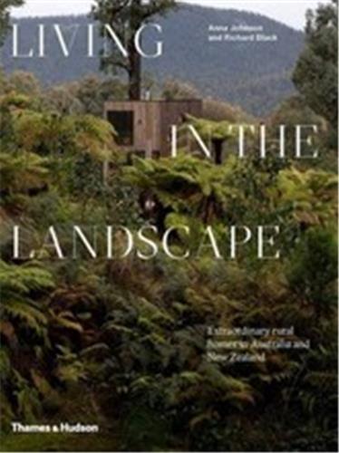 Picture of Living in the Landscape /anglais