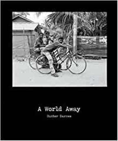 Image de Hunter Barnes  A World Away /anglais