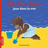Image de Petit Ours Brun joue dans la mer