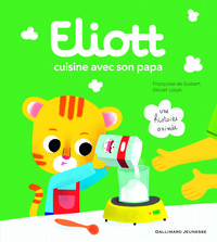 Image de Eliott cuisine avec son papa
