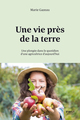 Une vie près de la Terre - Une plongée dans le quotidien d'une agricultrice d'aujourd'hui (9782412076590-front-cover)