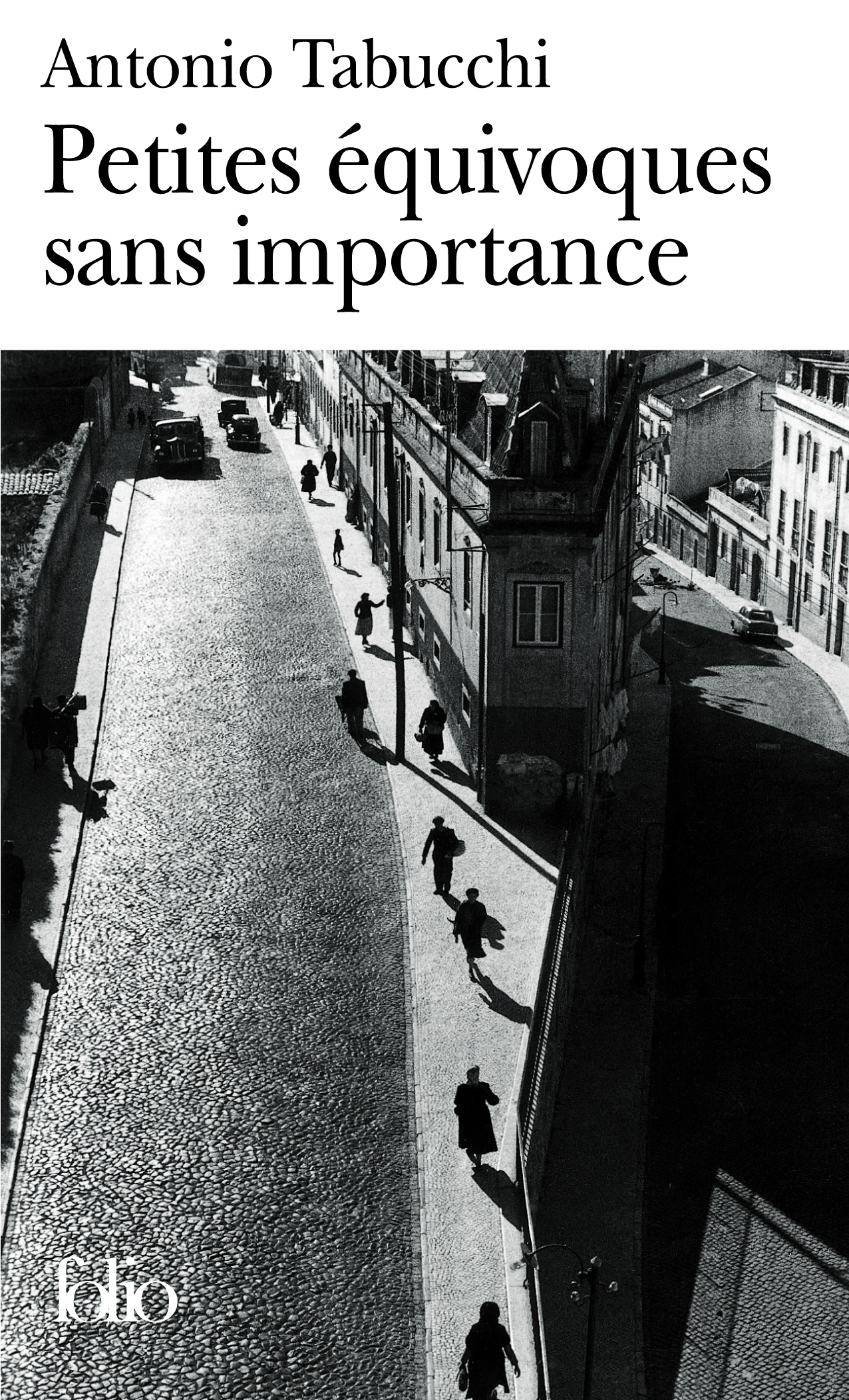 Petites équivoques sans importance (9782070347438-front-cover)