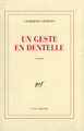 Un geste en dentelle (9782070734108-front-cover)