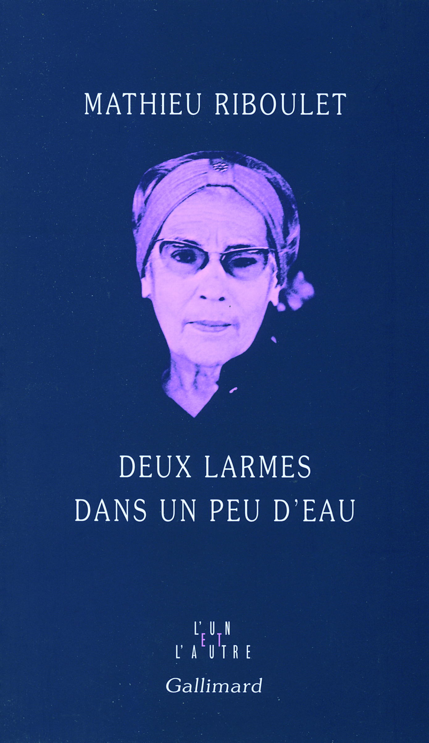 Deux larmes dans un peu d'eau (9782070780891-front-cover)