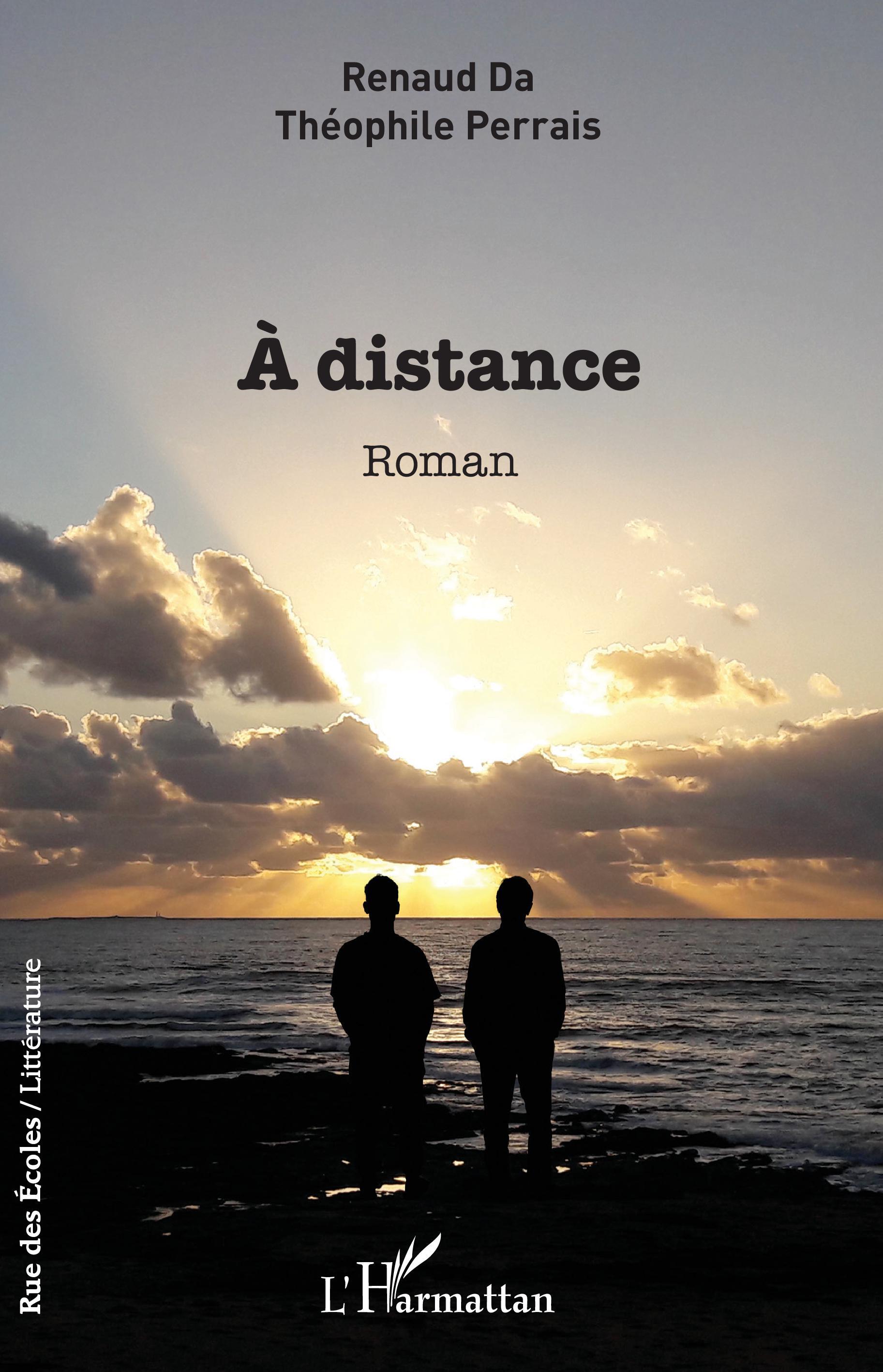 À distance (9782140325625-front-cover)