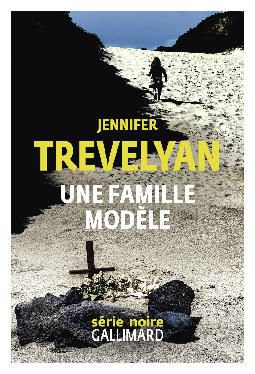 Une famille modèle (9782073099723-front-cover)