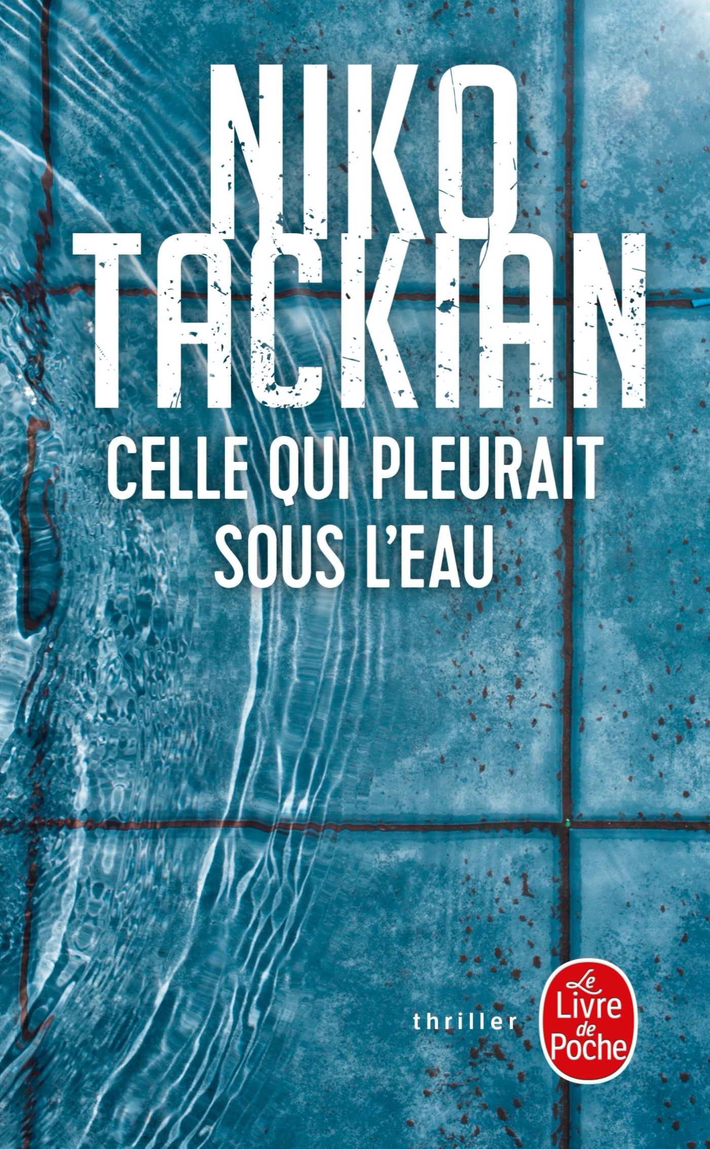 Celle qui pleurait sous l'eau (9782253241683-front-cover)