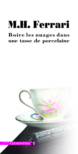 Boire les nuages dans une tasse de porcelaine
