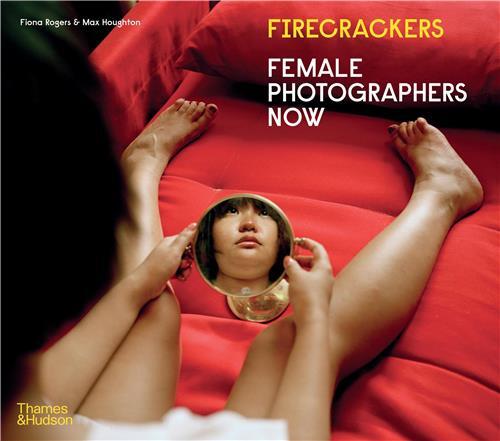 Firecrackers : Female Photographers Now (paperback) /anglais