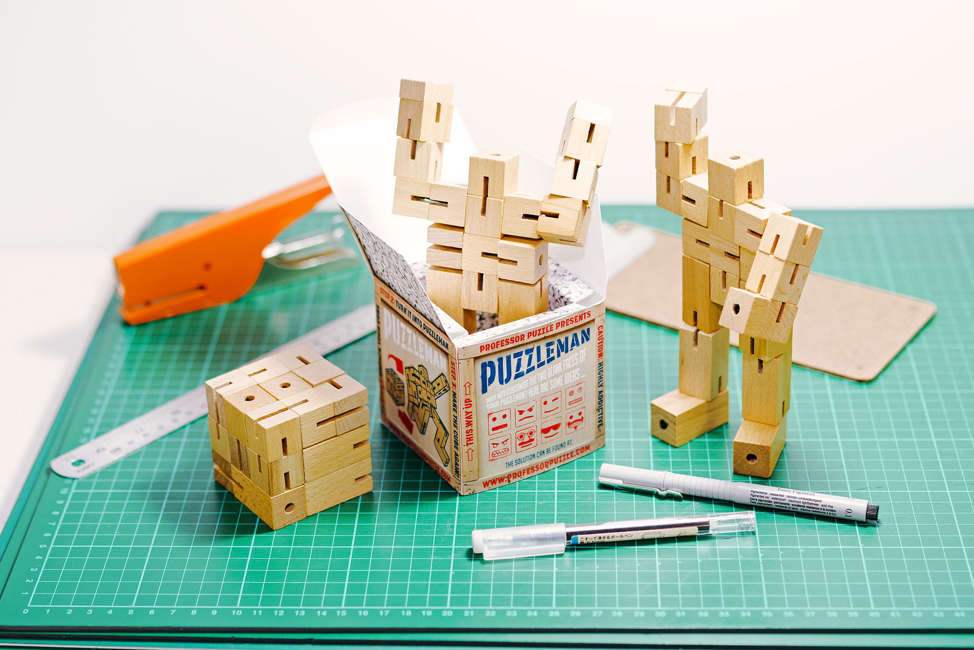 Puzzleman display x12