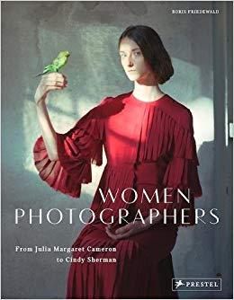 Women Photographers From Julia Margaret Cameron To Cindy Sherman (Paperback) /anglais