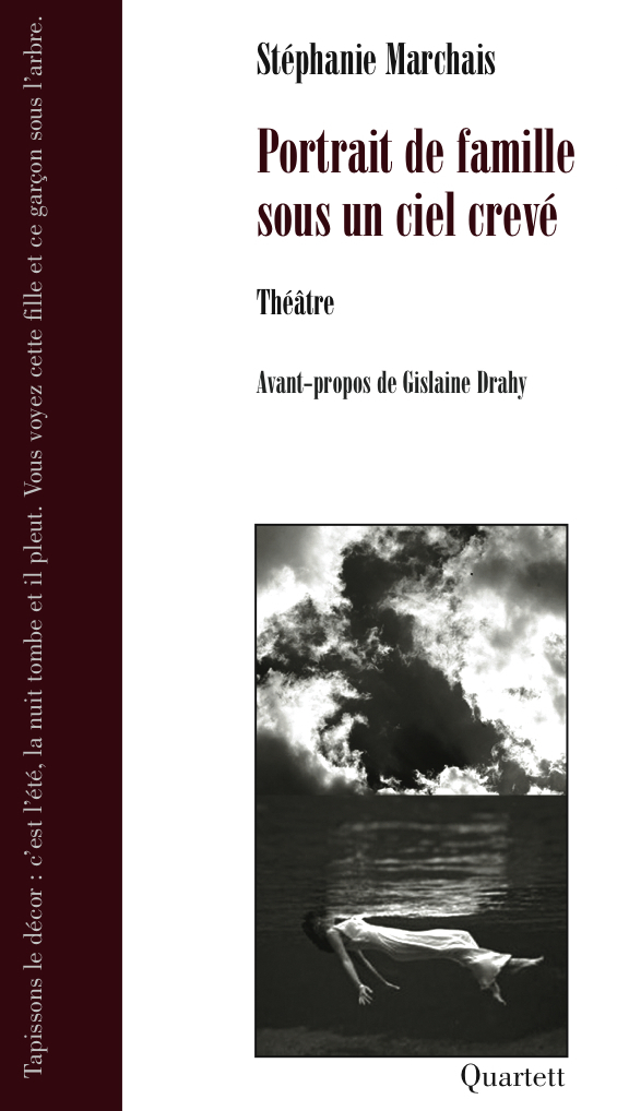 Portrait de famille sous un ciel crevé