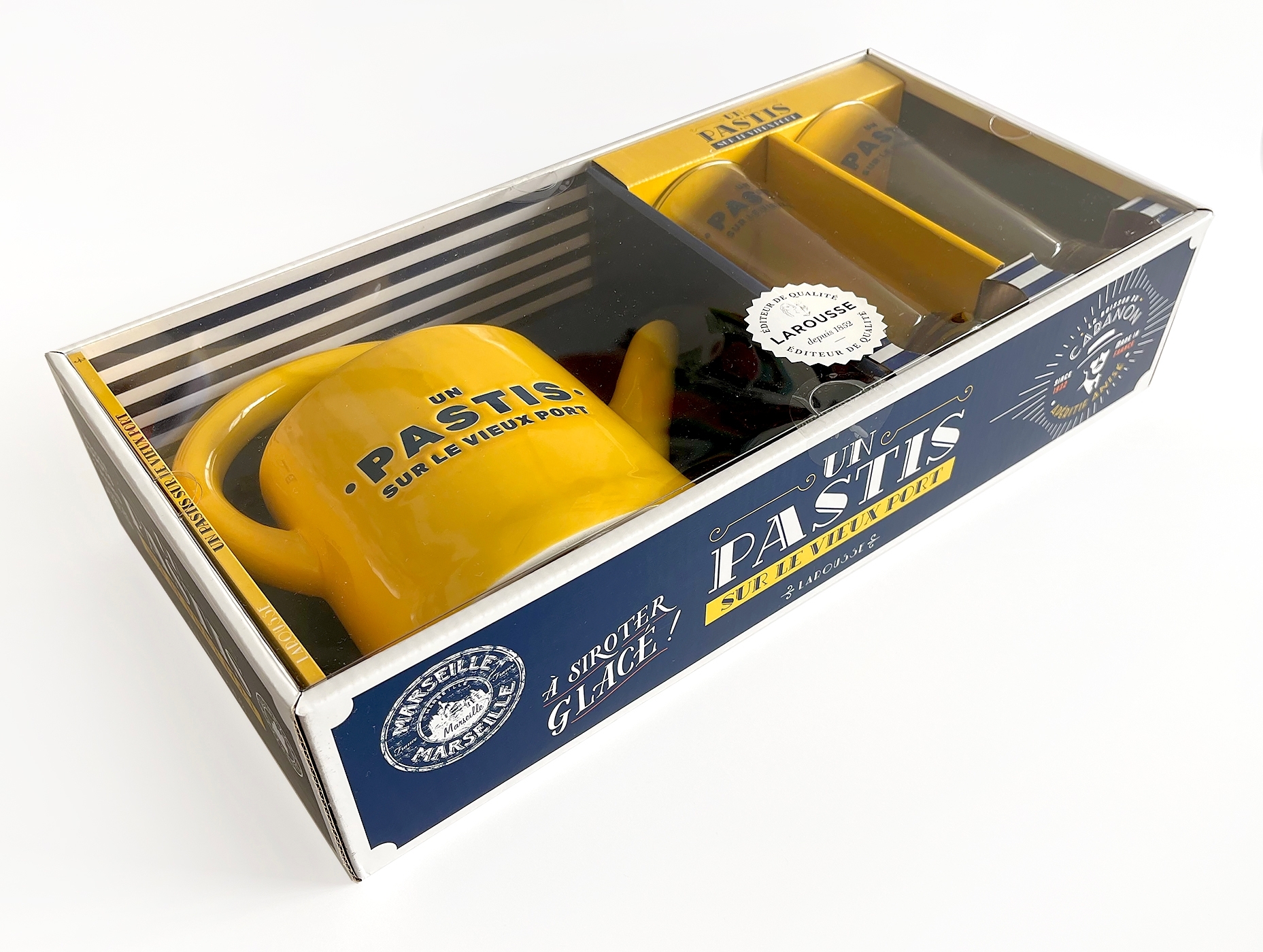 Un pastis sur le vieux port