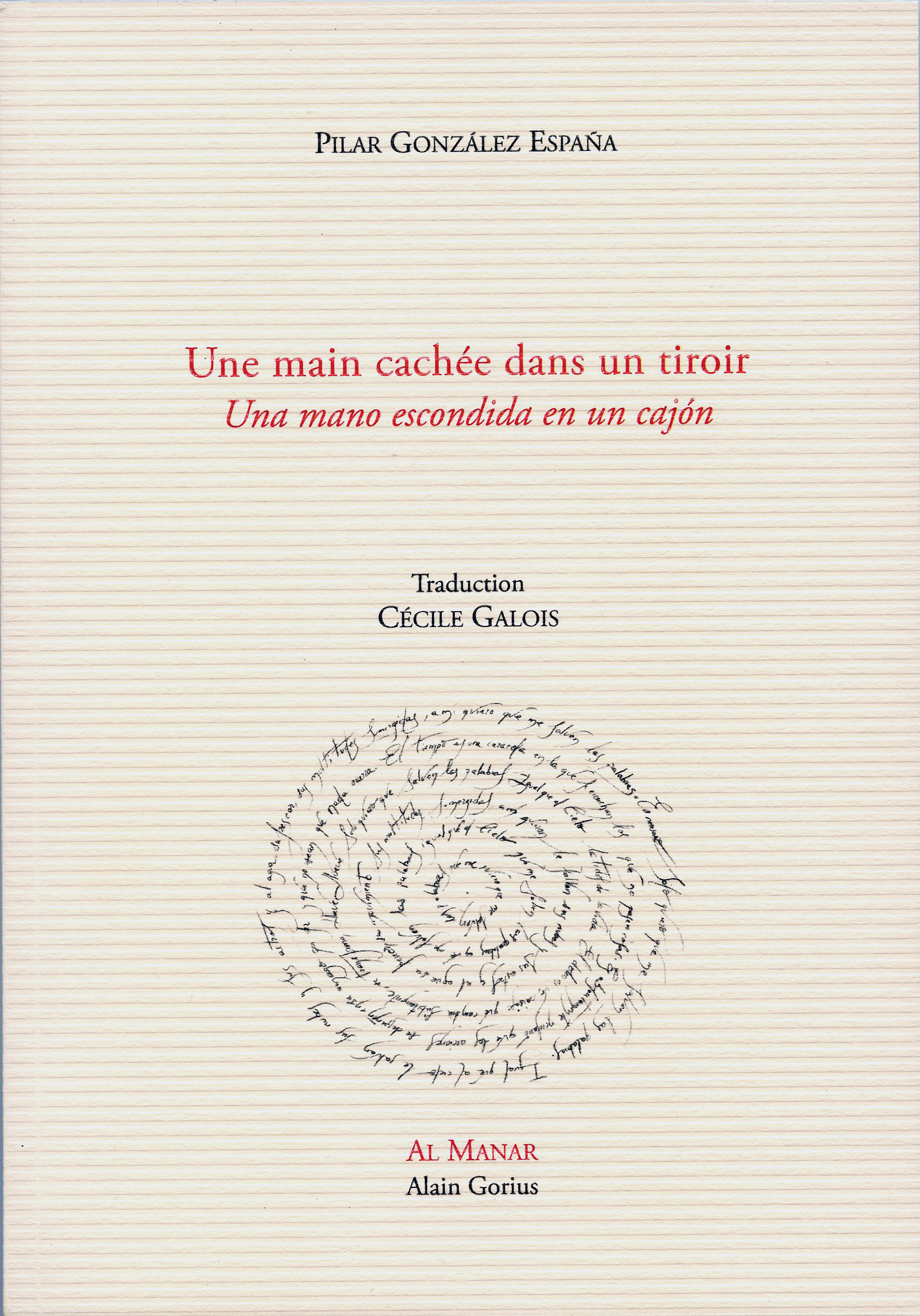 Une main cachée dans un tiroir