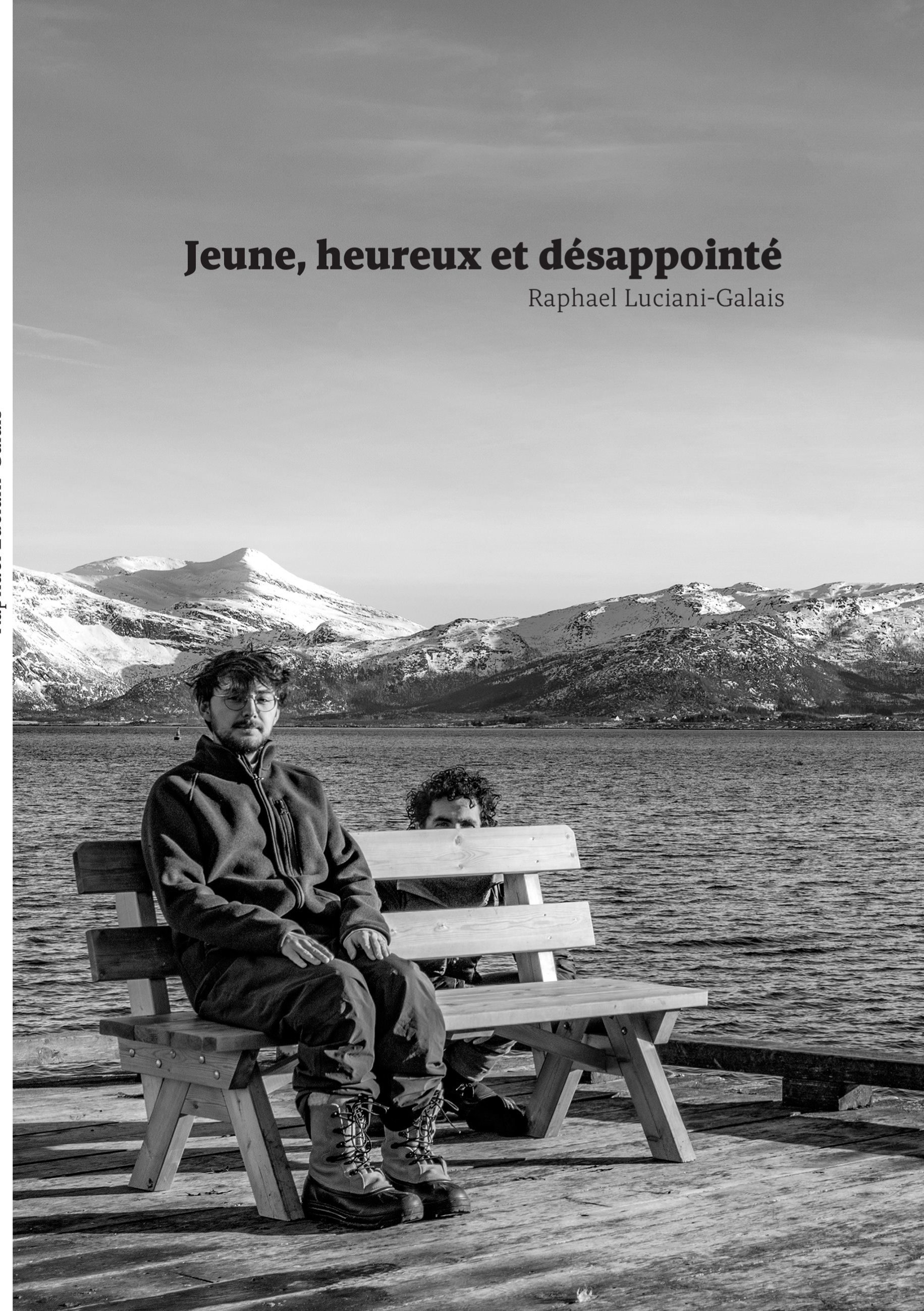 Jeune, heureux et désappointé