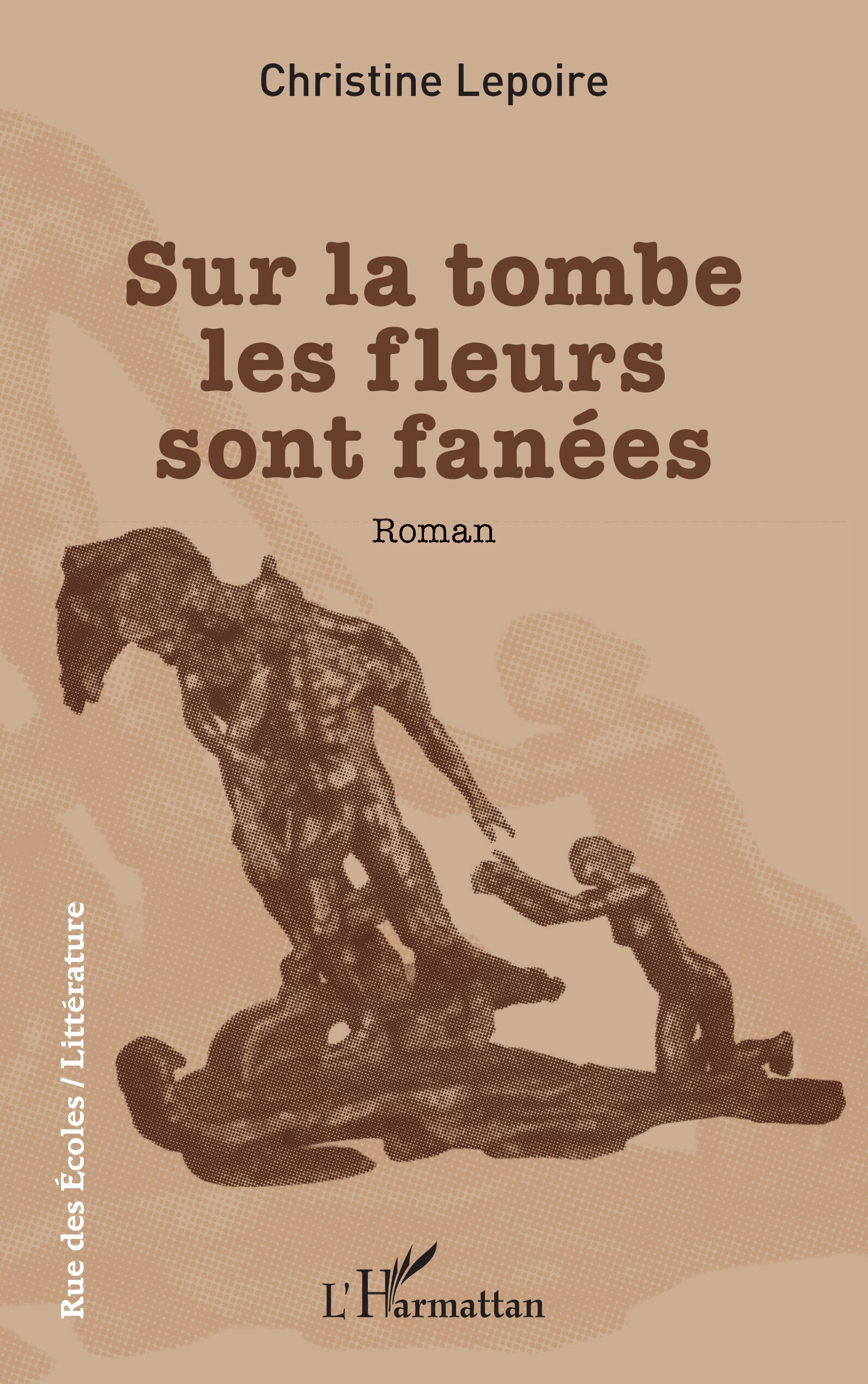 Sur la tombe les fleurs sont fanées