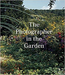 The Photographer in the Garden /anglais