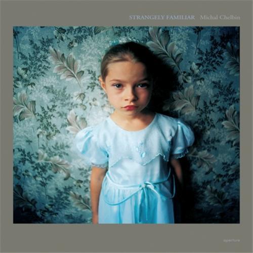 Michal Chelbin Strangely Familiar /anglais
