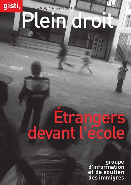 Étrangers devant l’école