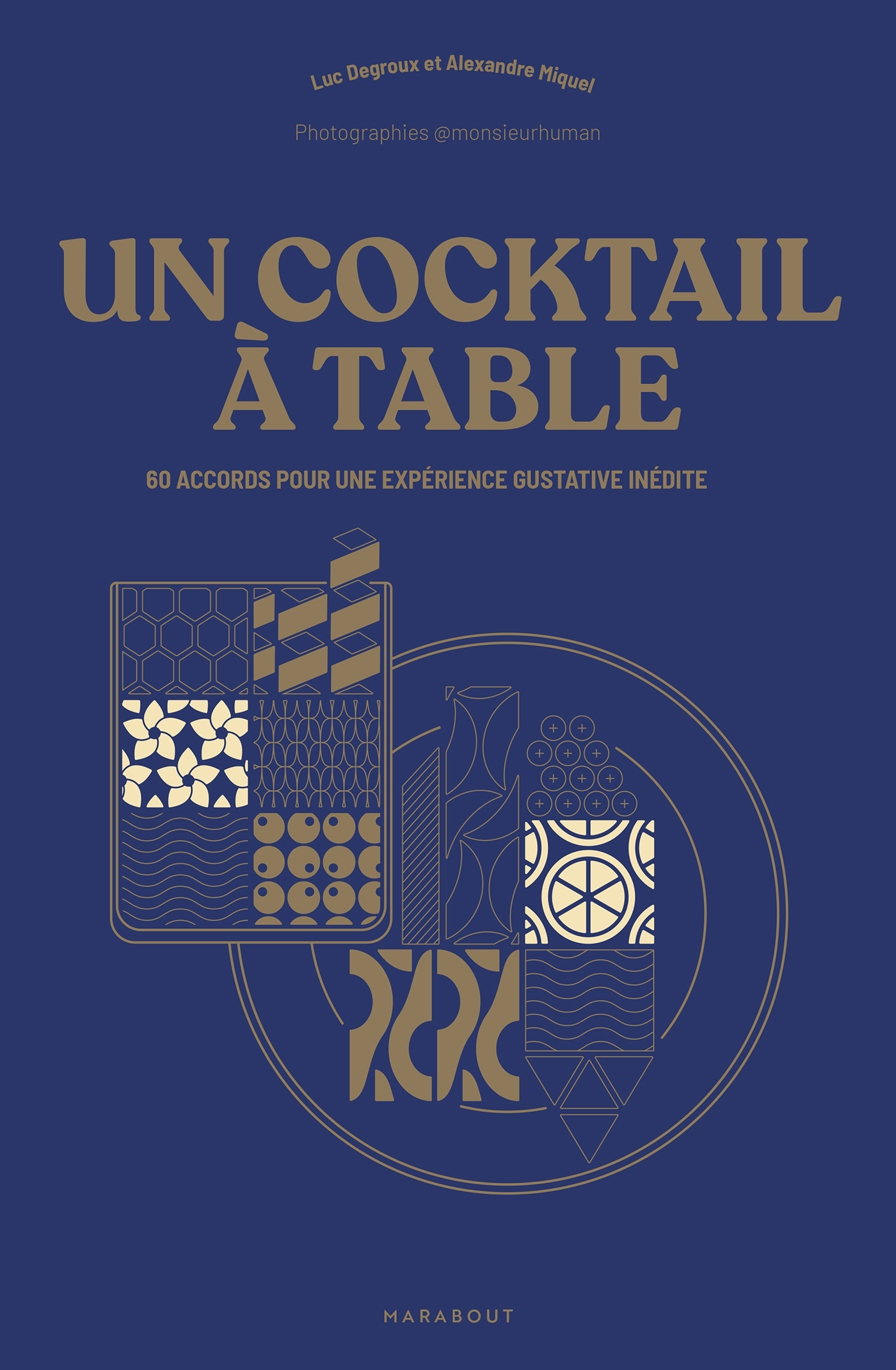 Un cocktail à table