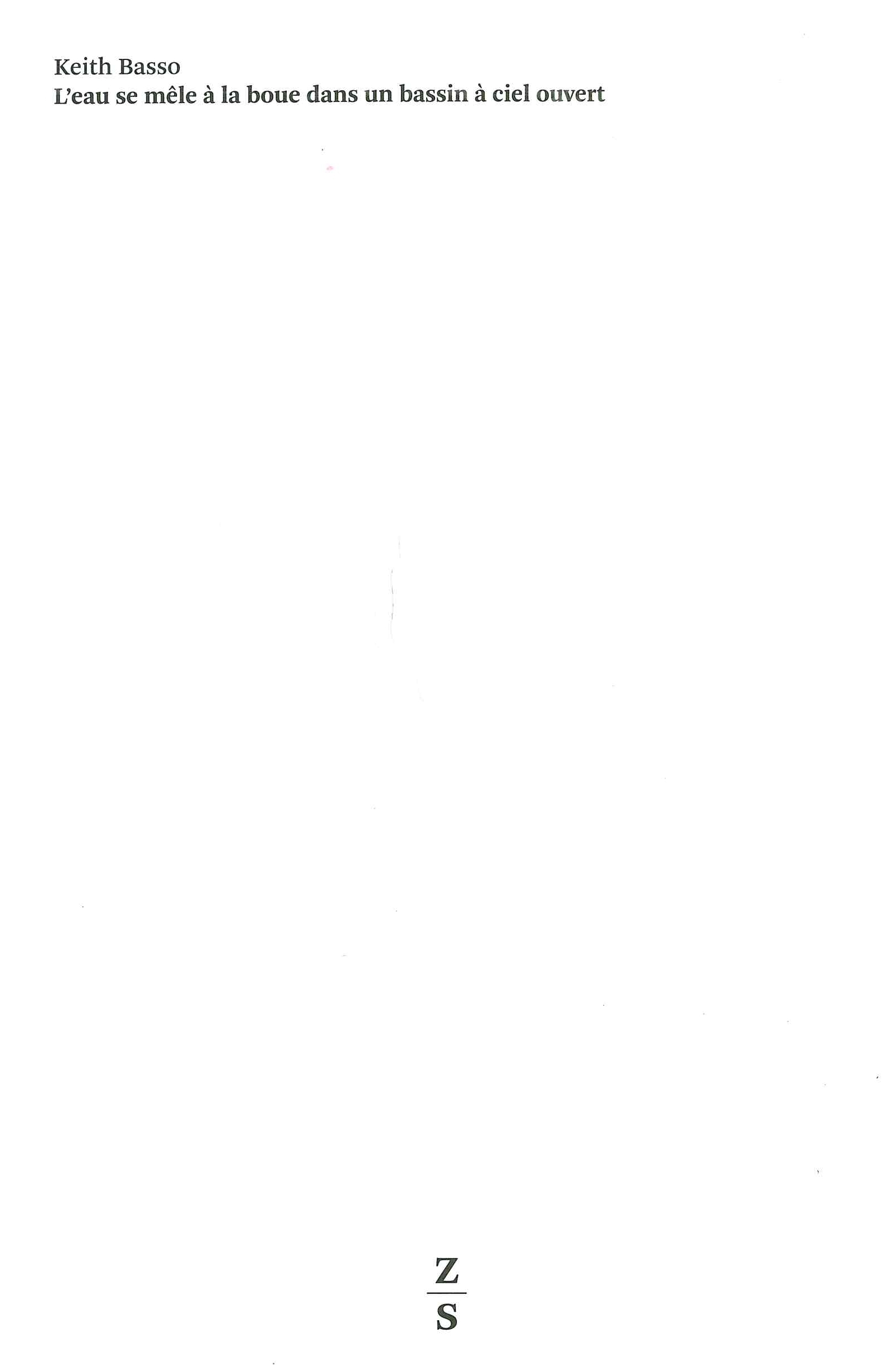 L' Eau se mêle à la boue dans un bassin à ciel ouvert