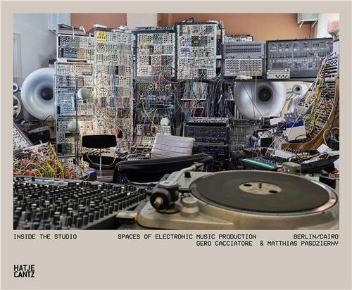 Inside the Studio: Spaces of Electronic Music Production - Berlin/Cairo /anglais