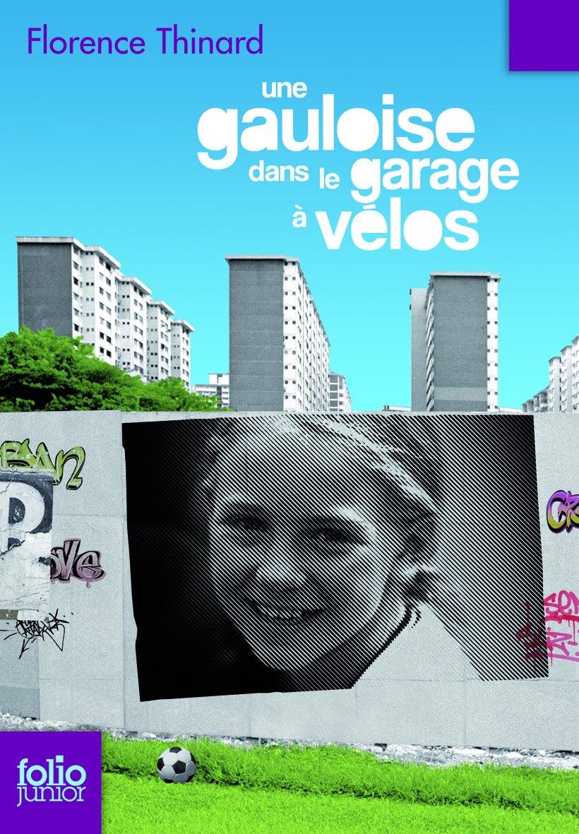 Une Gauloise dans le garage à vélos