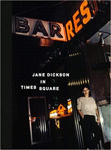 Jane Dickson in Times Square /anglais