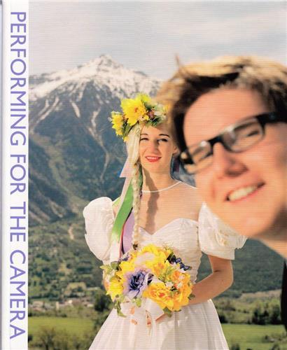 Performing for the Camera /anglais