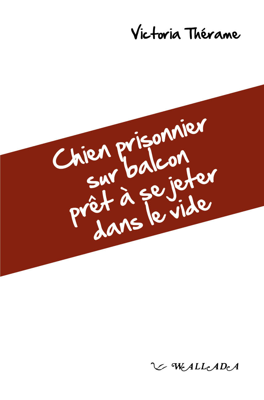 Chien prisonnier sur balcon prêt à se jeter dans le vide