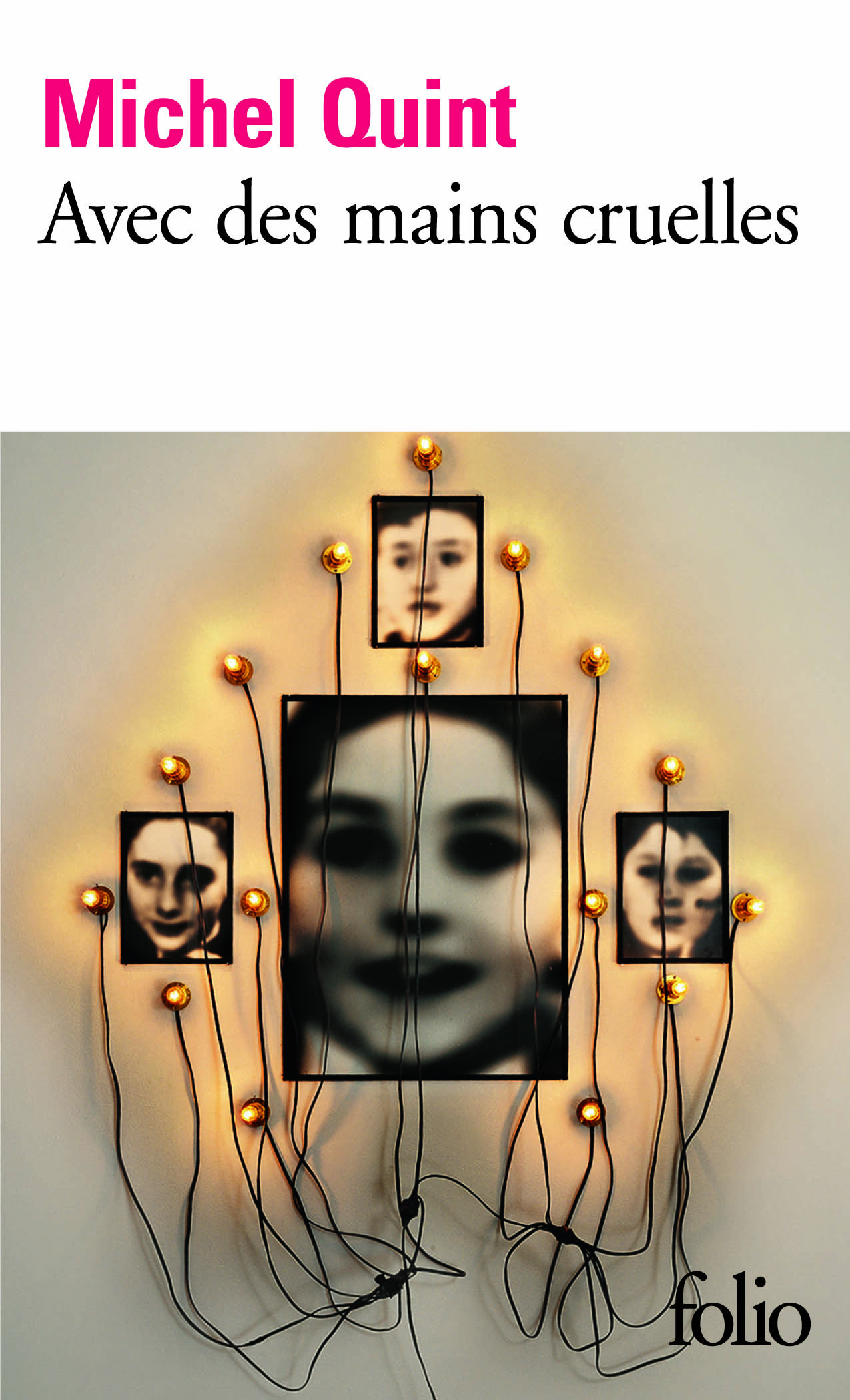 Avec des mains cruelles