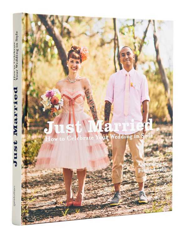 JUST MARRIED /ANGLAIS