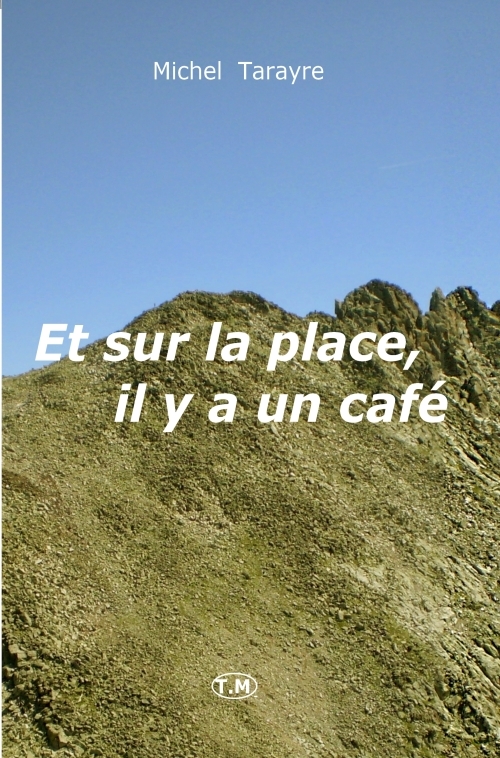 Et sur la place, il y a un café