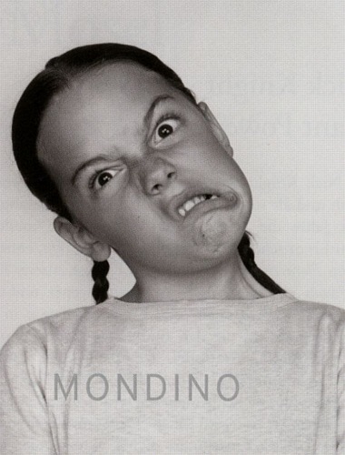Mondino Two Much /anglais