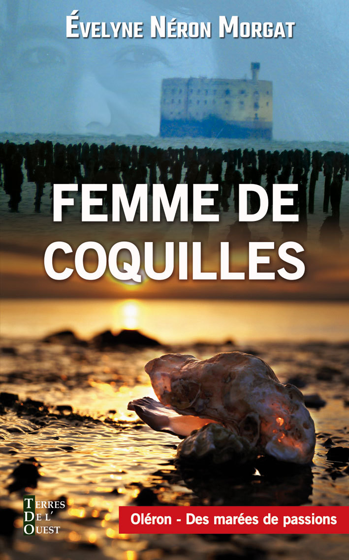 FEMME DE COQUILLES poche