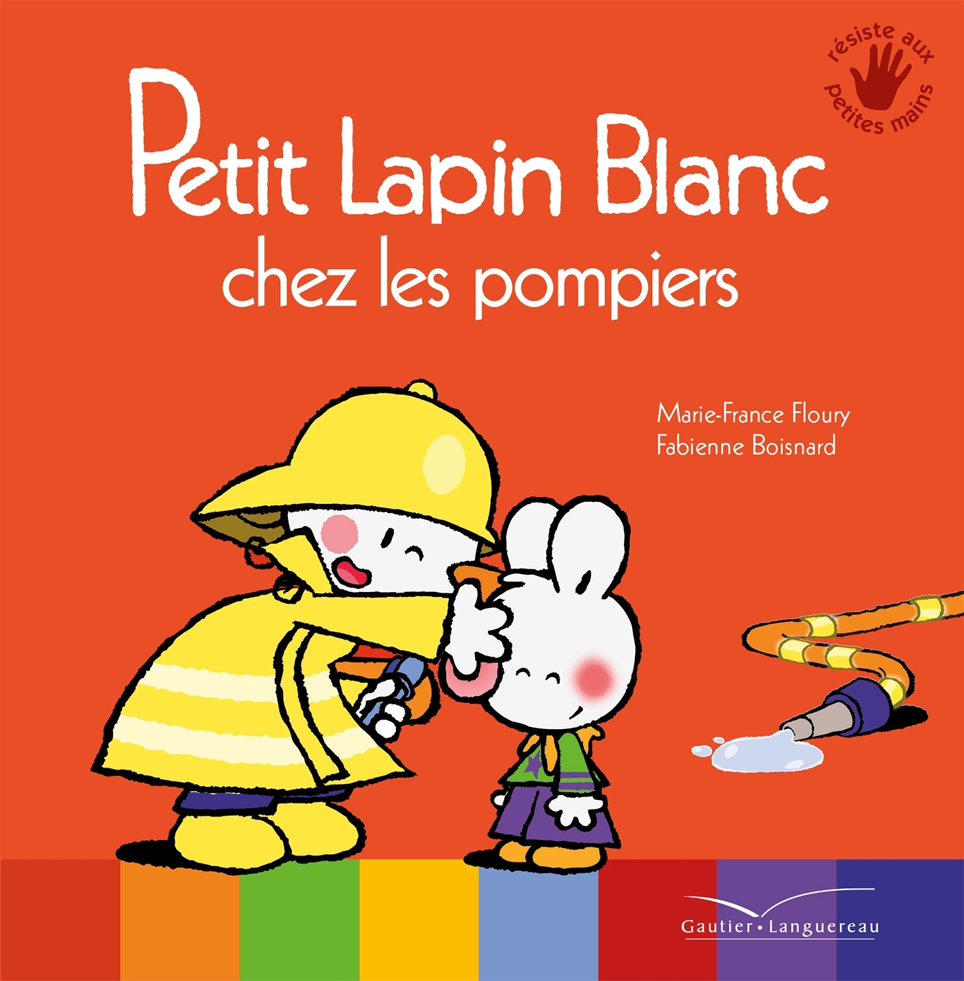 Petit Lapin Blanc chez les pompiers