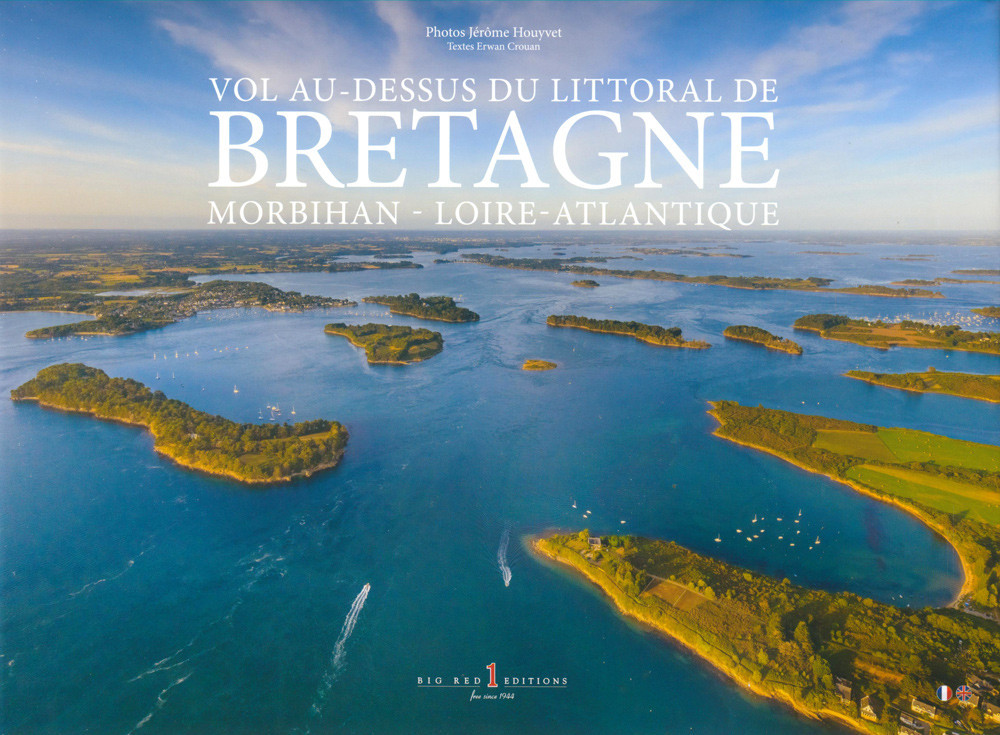 Vol au-dessus du littoral de Bretagne