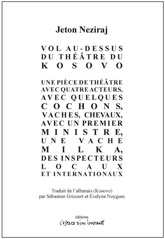 Vol au-dessus du théâtre du Kosovo / une pièce de théâtre avec 4 acteurs