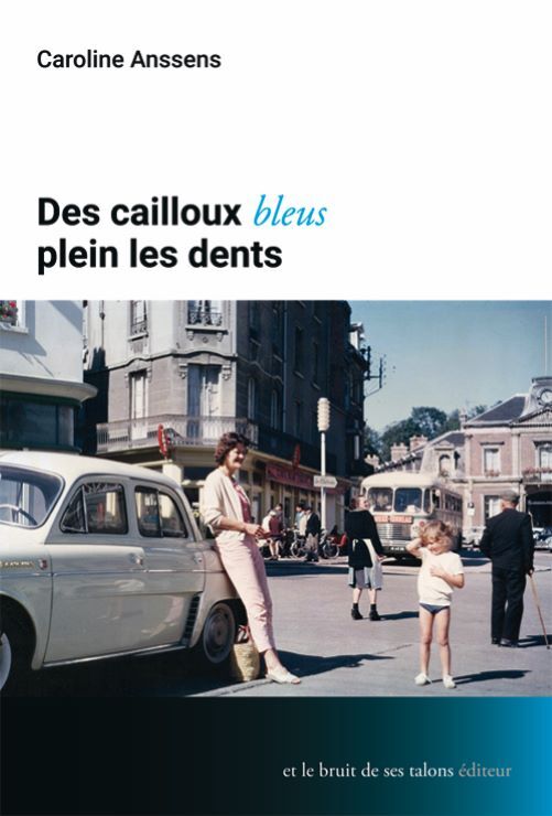 Des cailloux bleus plein les dents